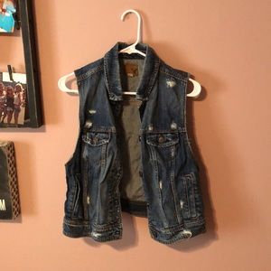 Sleeveless jean jacket